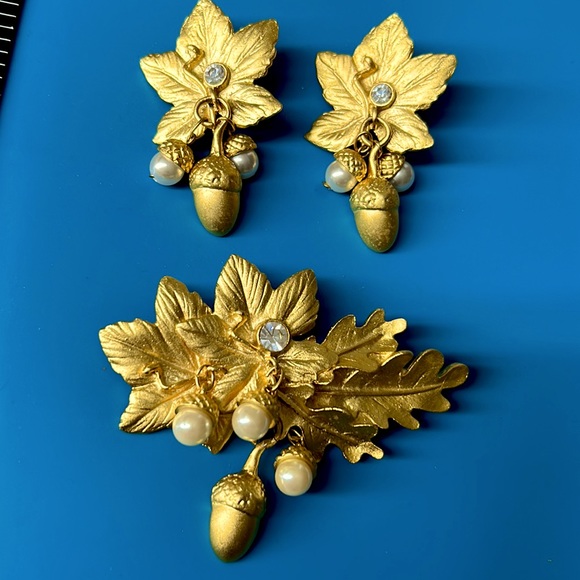 🖤1980s GEORGIOU acorn motif clip earrings & brooch set
